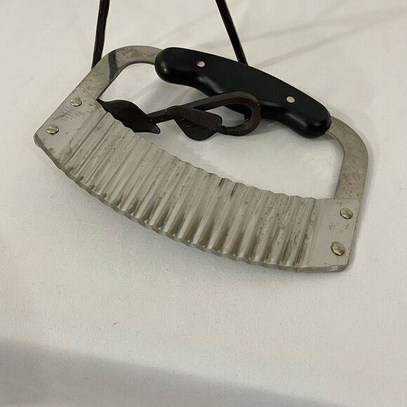 Pampered Chef Crinkle Cutter - Picture 5 of 5